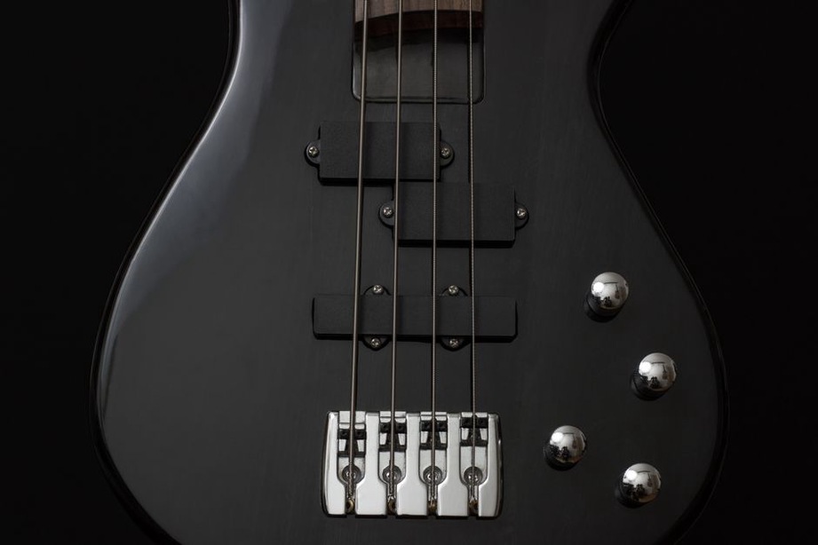 Bass guitar in thrash metal band setup