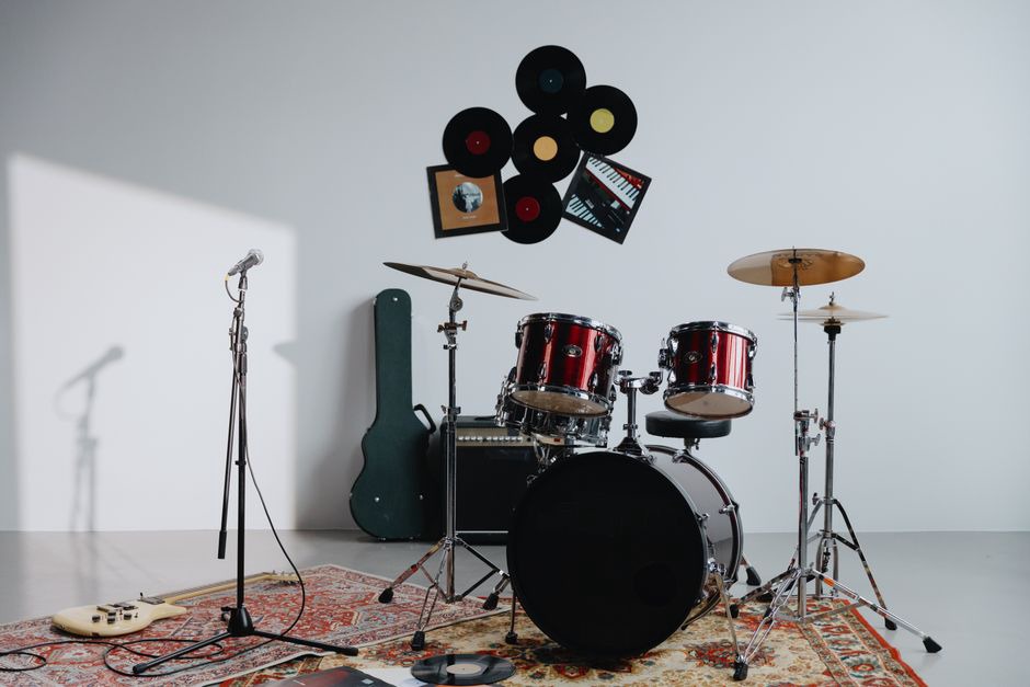Read more about the article The Unyielding Spirit of Finnish Thrash Metal: A Studio Journey