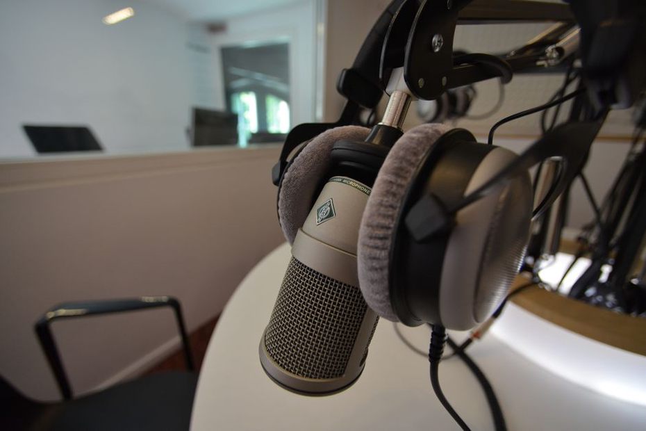Musicians discuss a new independent release on air