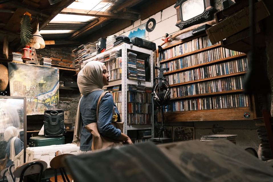 Independent releases and patches on a venue table