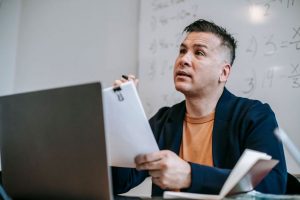 Read more about the article How to Choose an Online Course That Fits Your Goals