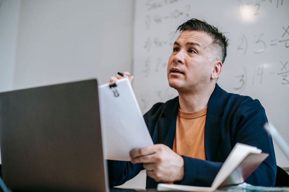 Read more about the article How to Choose an Online Course That Fits Your Goals