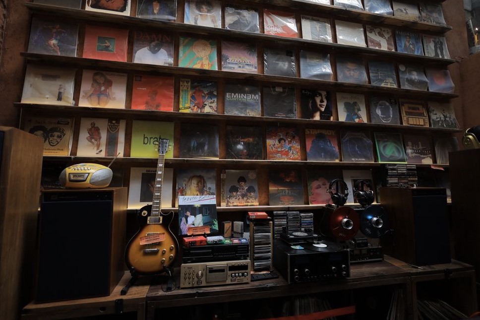 Read more about the article Helping New Readers Use a Finnish Thrash-Metal Archive