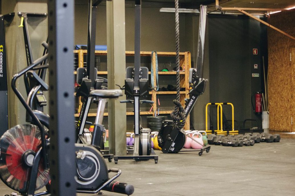 Open training area with room around the equipment