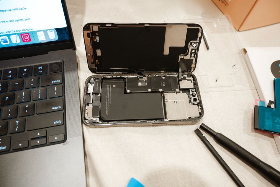 Checking battery details before unplugging a laptop